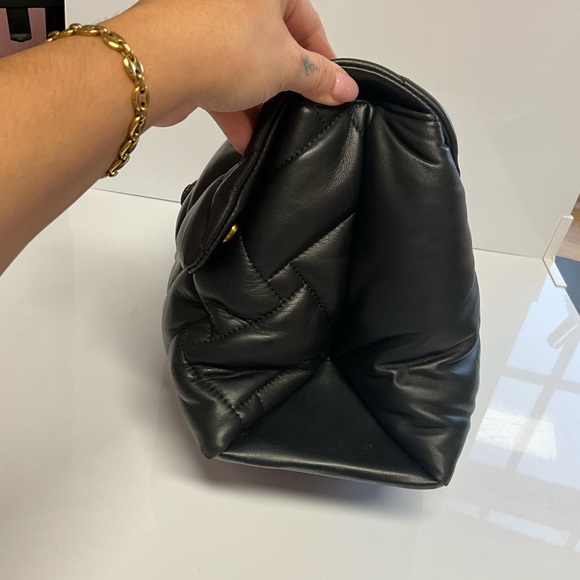 Kurt Geiger Black Quilted Shoulder Bag XXL with Gold Chain - Picture 10 of 13